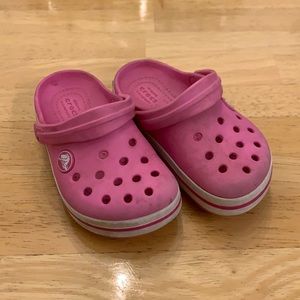 Play condition pink Crocs! 🐊